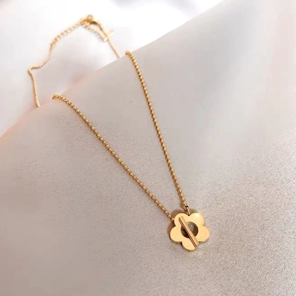 💎 BOGO❗️Summer Flower gold plated titanium steel necklace easy loop